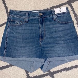 BRAND NEW CURVY HIGH RISE SHORT SIZE 13